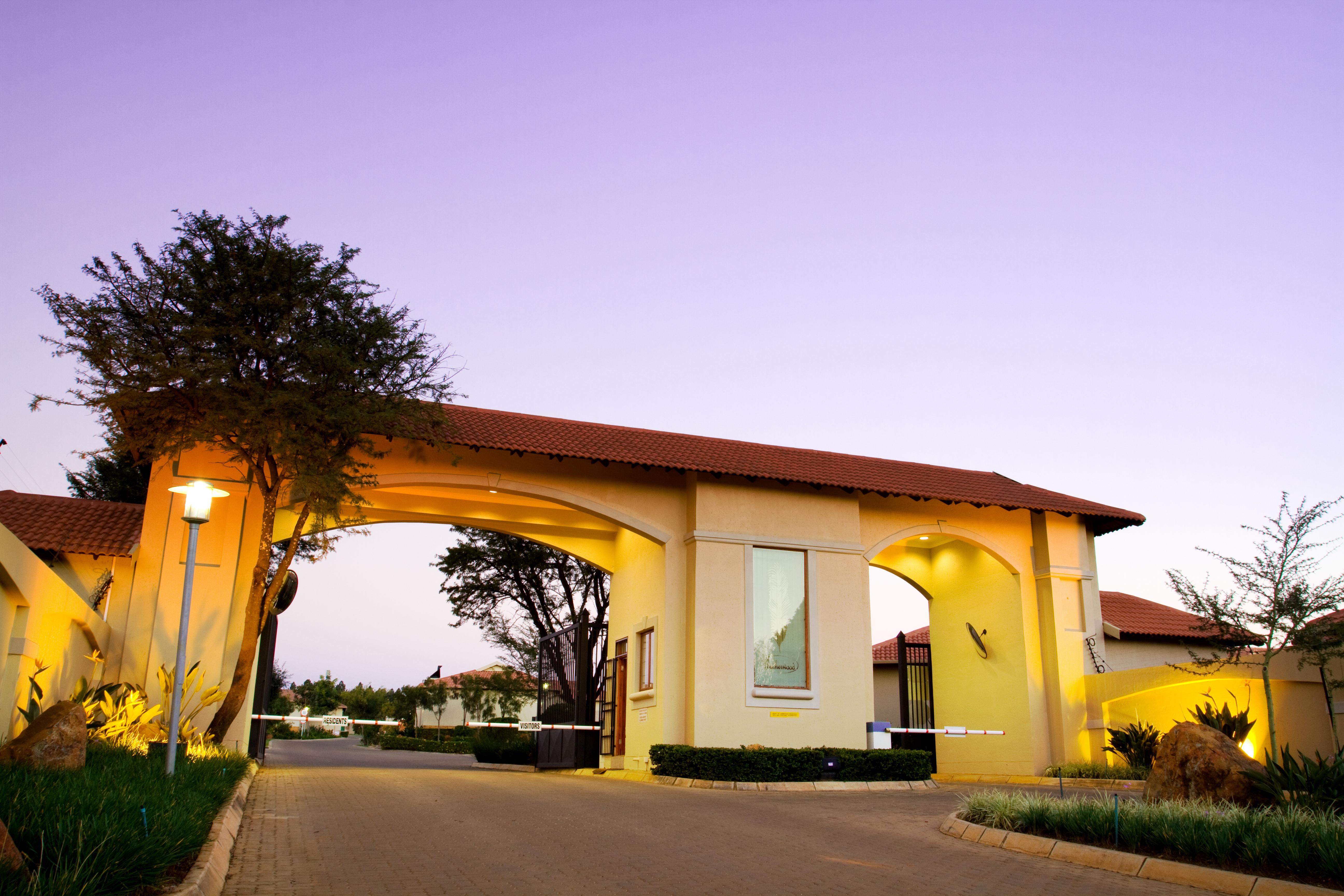 12Featherwood_Estate